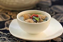 菠菜蘑菇汆丸汤