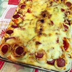 足料烤肠芝士披萨