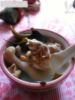 黄豆海带猪蹄美容汤