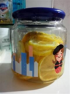 自制美容养颜柠檬蜂蜜水