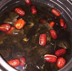 黑木耳红枣汤-补血排毒，治贫血，体虚和白带