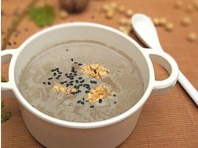 白发多咋办 喝乌发豆浆汤必能防