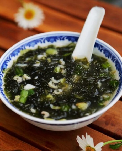 空腹喝紫菜汤轻松摆平便秘问题