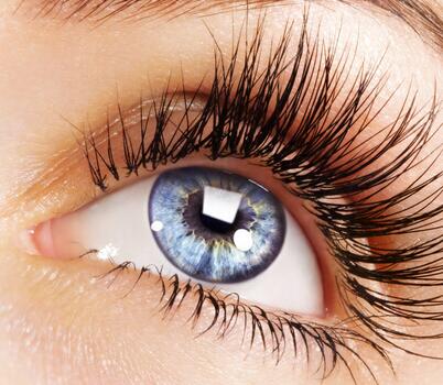 老人多吃绿色食物可以有效预防白内障