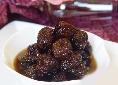 为减肥拿黑枣当晚餐 女子一夜胃痛狂吐酸水