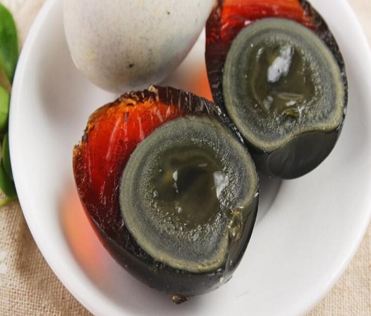 吃皮蛋记得蘸点醋能排毒