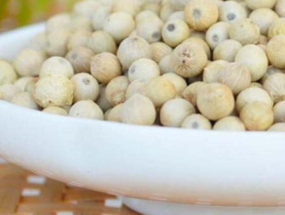 黑胡椒白胡椒保健功效各不同