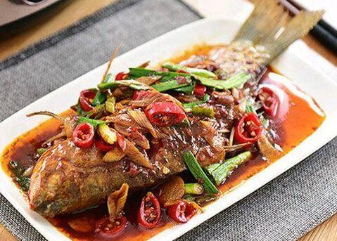 喝黑豆鲫鱼汤益肾健脾