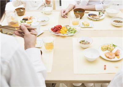 幼儿吃饭要注意这三个方面的营养