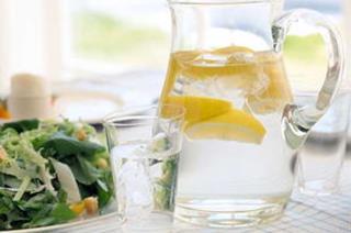 夏天怎么喝柠檬水才会更健康