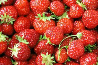 草莓上市时 科学食用才安全