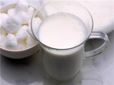 牛奶到底是否适合国人喝？