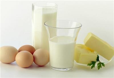 健身后可以通过喝牛奶来补充水分