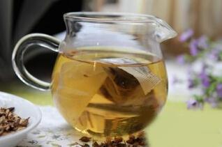 油荤吃多了 多饮绿茶可解腻