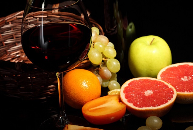 防肠癌，多吃谷物+蔬菜+红葡萄酒