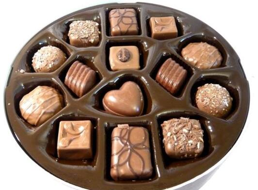 常吃黑巧克力可调节消化系统促进新陈代谢