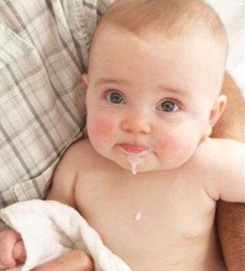婴儿几个月吐奶最严重 婴儿吐奶会持续到什么时候如何护理