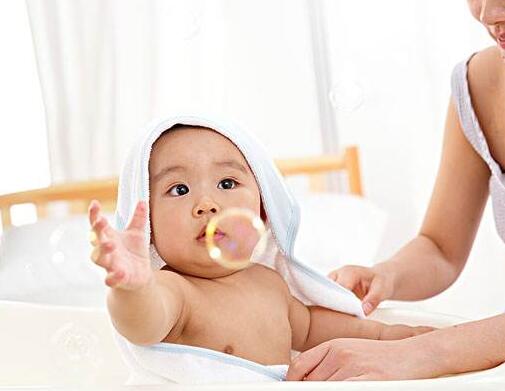 婴儿的喂养与健康发育