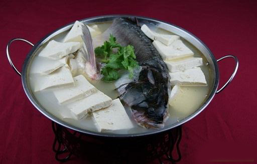 补肾食谱黑豆鱼头汤的做法介绍