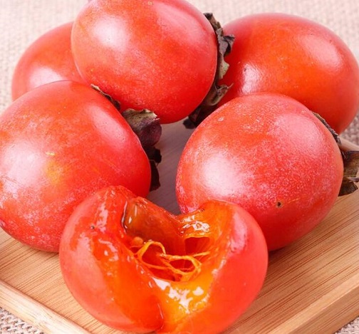 空腹吃柿子会形成胃柿石