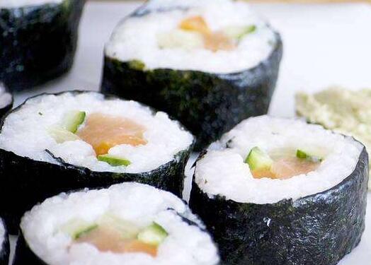 五种美酒搭配寿司 吃起来更营养
