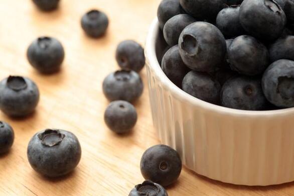 每天吃鲜蓝莓10粒很保护视力