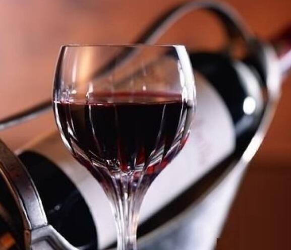 喝红葡萄酒可防乳腺癌
