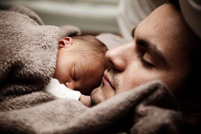 婴儿睡眠倒退期是怎么回事 婴儿睡眠倒退期怎么办