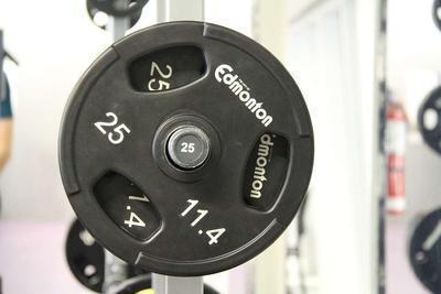 健身房杠铃片重量单位是多少 健身房锻炼要注意什么