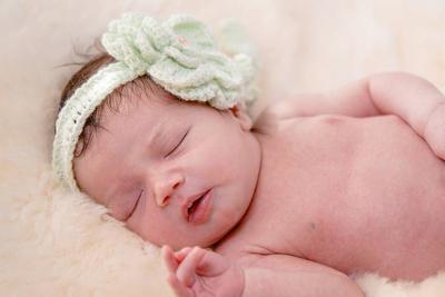 刚出生的婴儿怎么喂养姿势 新生儿护理注意事项及母乳喂养方式