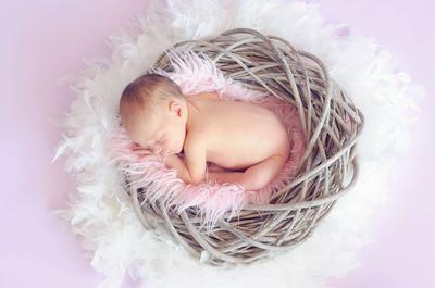 新生儿睡觉不安稳是什么原因 如何让新生儿睡觉更踏实