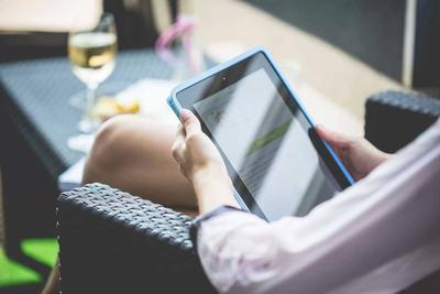 玩手机对宝宝有影响吗 手机辐射对孕妇的影响有哪些