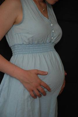 怀孕后期宝宝老是打嗝是怎么回事 怀孕后期宝宝老是打嗝怎么办