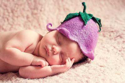 小孩睡觉出很多汗的原因 宝宝出汗多怎么办
