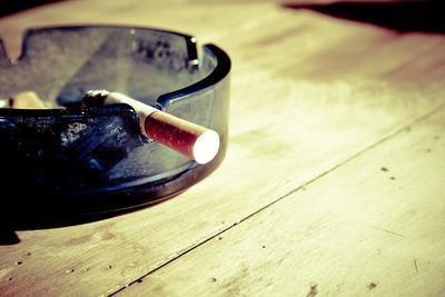 吸二手烟的人能引发咽炎吗 二手烟含有的有害物质主要有哪些