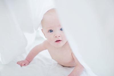 满月宝宝吐奶严重的原因 怎么预防新生儿吐奶
