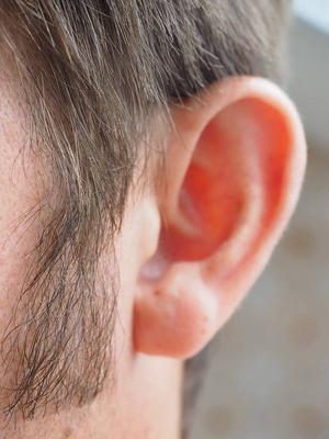 中耳炎要什么消炎药好 引发中耳炎的原因有哪些