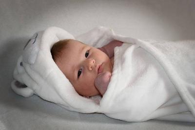 新生儿拉沫沫是怎么回事 宝宝大便绿色的原因