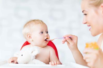 九个月宝宝喷射状吐奶怎么回事 宝宝吐奶严重怎么缓解