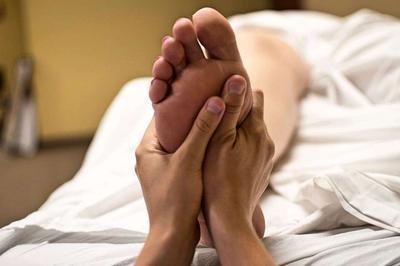 脚踝滑膜炎可以泡脚吗 脚踝滑膜炎的病因
