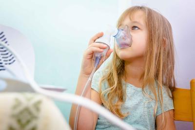 小孩咳嗽嗓子疼吃什么好的快 小孩咳嗽嗓子疼的原因是什么