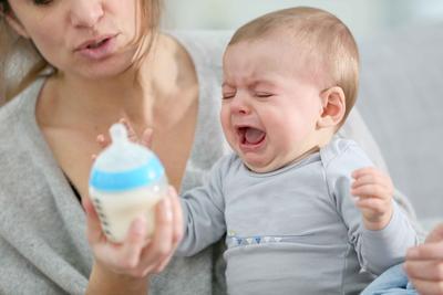婴儿哭久了有什么影响 宝宝哭闹怎么哄
