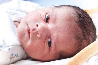 十天的新生儿每顿大概吃多少 新生儿吃奶的姿势
