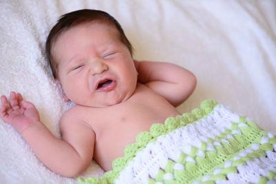 新生儿体温37.5怎么办 婴儿正常体温是多少