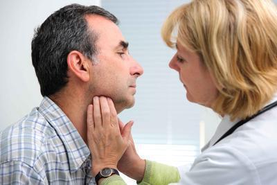 痰多粘稠造成喉咙发痒 咳嗽痰多是咽炎症状吗