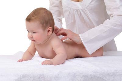 奶粉太烫宝宝会怎样 应该如何正确调配奶粉