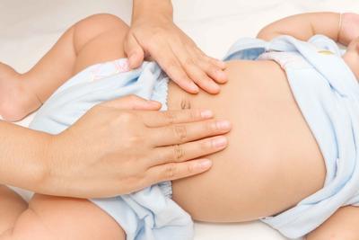 1个半月宝宝吃多少毫升 一个月宝宝吐奶的原因