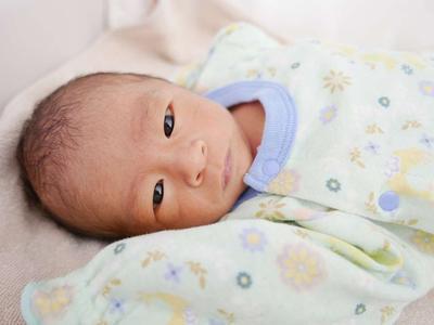 新生儿肠绞痛怎么办 宝宝肠绞痛的原因及该如何预防