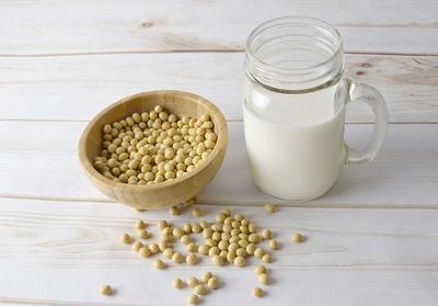 胆固醇高的人能喝黄豆豆浆吗 胆固醇较高者的饮食健康