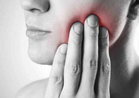 牙龈肿痛_牙龈肿痛病因_牙龈肿痛临床表现_牙龈肿痛治疗